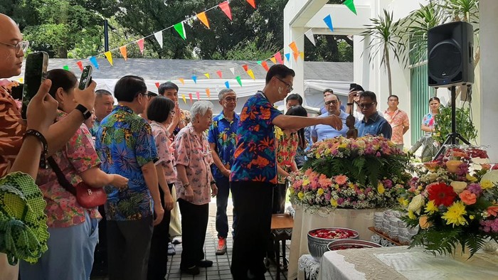 Tradisi Memandikan Patung Buddha di Festival Songkran 2026