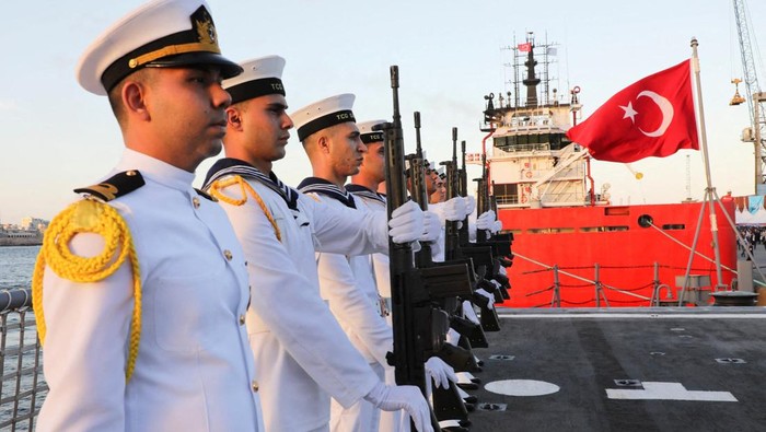 Turkish drilling vessel Cagri Bey, which is set to conduct Turkey's first deep-sea drilling operation docks in the Indian Ocean near the Mogadishu sea port in Mogadishu, Somalia April 10, 2026. REUTERS/Feisal Omar