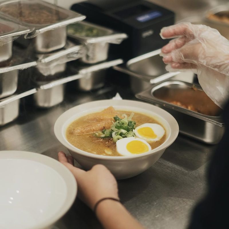 akta Menarik Restoran Seporsi Mie Kari yang Disukai CNBLUE akta Menarik Restoran Seporsi Mie Kari yang Disukai CNBLUE