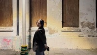 Penyanyi Ardhito Pramono makin terbuka mengunggah momen kebersamaan dengan Davina Karamoy. Keduanya mengunggah momen saat menikmatai Minggu malam di Kota Tua. Foto: Instagram @ardhitopramono