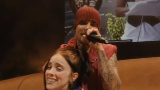 Momen Billie Eilish Jadi OLLG Justin Bieber di Coachella hingga Hampir Jatuh