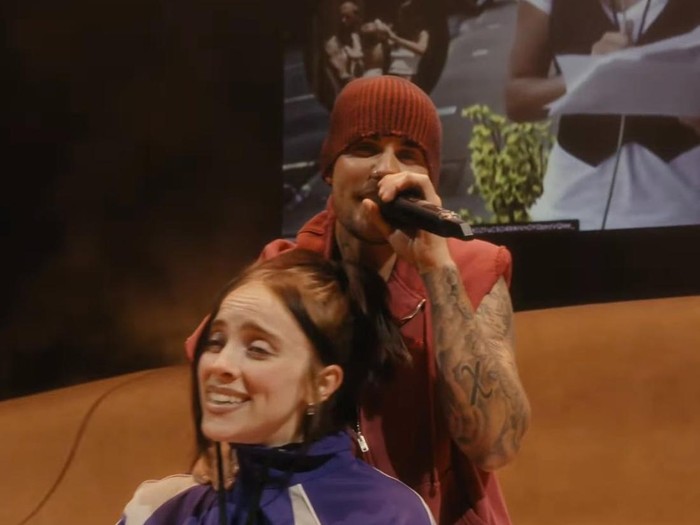 Billie Eilish Jadi One Less Lonely Girl