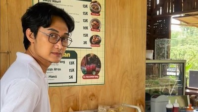 Boby Tince Kini Tinggal di Desa, Giat Berkebun