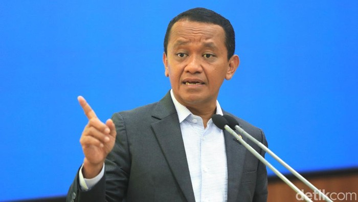 Menteri Energi dan Sumber Daya Mineral (ESDM) Bahlil Lahadalia memberikan keterangan pers di gedung ESDM, Jakarta, Senin (20/4/2026) terkait penemuan blok gas terbesar di Kutai, Kalimantan Timur. Pengumuman tersebut turut dihadiri oleh para pejabat E