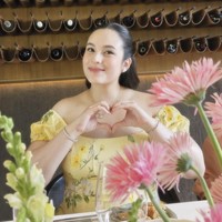 Potret Baby Shower Chelsea Islan, Bumil Tampil Glowing Pakai Dress Kuning