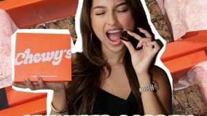 Video: Cicip Brownies Viral Jualan Jennifer Coppen, Gimana Ya Rasanya?