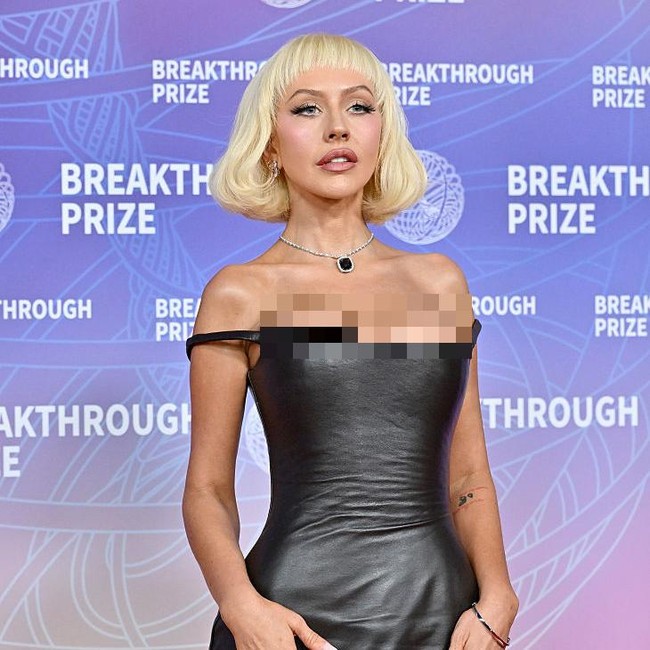 5 Gaya Terbaru Christina Aguilera, Unreal Bak Boneka Hidup