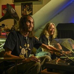 Dari Vinil hingga Kaset, Groove Story Hidupkan Budaya Musik Analog