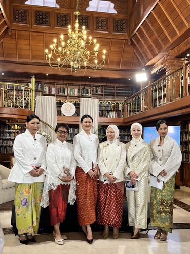 Retno Marsudi, dr. Sari Chairunnisa, Nadia Habibie, Nikita Willy, dan Susi Susanti, di acara acara Women's Space di Wisma Habibie & Ainun – Library (20/4/2026).