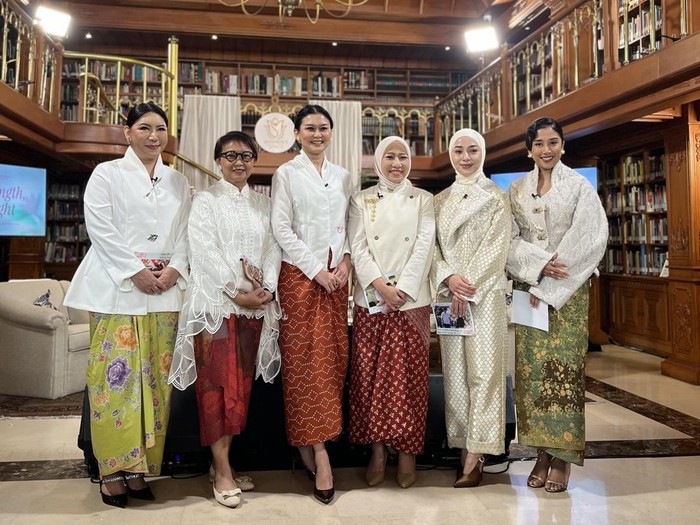 Retno Marsudi, dr. Sari Chairunnisa, Nadia Habibie, Nikita Willy, dan Susi Susanti, di acara acara Women’s Space di Wisma Habibie & Ainun – Library (20/4/2026).