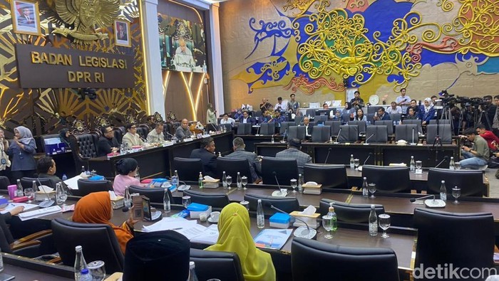 DPR RI menggelar rapat pengambilan keputusan tingkat I terkait Rancangan Undang-Undang tentang Perlindungan Pekerja Rumah Tangga (RUU PPRT).