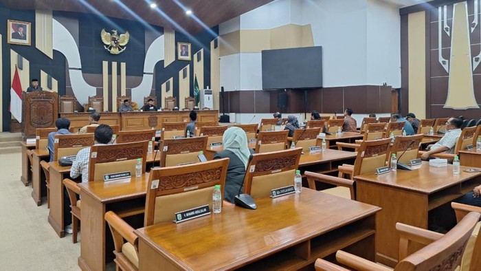 Pansus DPRD Kabupaten Pasuruan merekomendasikan penghentian total terhadap rencana pembangunan perumahan di kawasan lereng Gunung Arjuno–Welirang