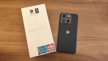Makin cantik, warna dari ponsel ini sudah divalidasi oleh Pantone. Otaknya cerdas dengan Snapdragon 7s Gen 4 dan RAM 8 GB. OS sudah Android 16. Foto: Aisyah Kamaliah/detikINET