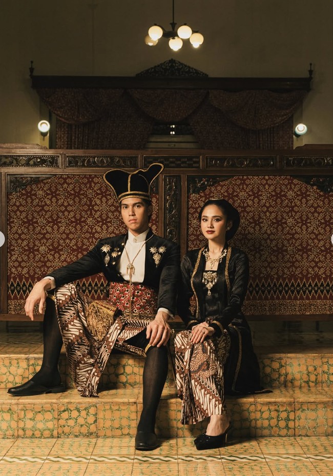 Menjelang hari bahagia pernikahan, El dan Syifa terlihat makin serasi. Aura calon manten juga begitu terpancar dari diri keduanya. Foto: Instagram/@elelrumi