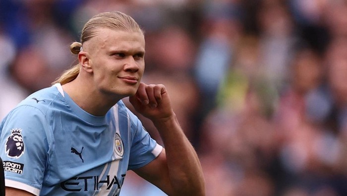 Soccer Football - Premier League - Manchester City v Arsenal - Etihad Stadium, Manchester, Britain - April 19, 2026 Manchester Citys Erling Haaland celebrates after the match Action Images via Reuters/Lee Smith EDITORIAL USE ONLY. NO USE WITH UNAUTHORIZED AUDIO, VIDEO, DATA, FIXTURE LISTS, CLUB/LEAGUE LOGOS OR LIVE SERVICES. ONLINE IN-MATCH USE LIMITED TO 120 IMAGES, NO VIDEO EMULATION. NO USE IN BETTING, GAMES OR SINGLE CLUB/LEAGUE/PLAYER PUBLICATIONS. PLEASE CONTACT YOUR ACCOUNT REPRESENTATIVE FOR FURTHER DETAILS..