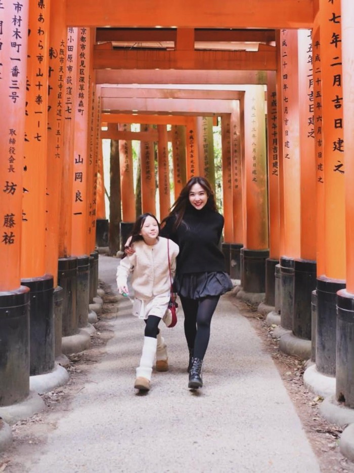 Gisel dan Gading Marten kerap liburan bertiga bareng Gempita.