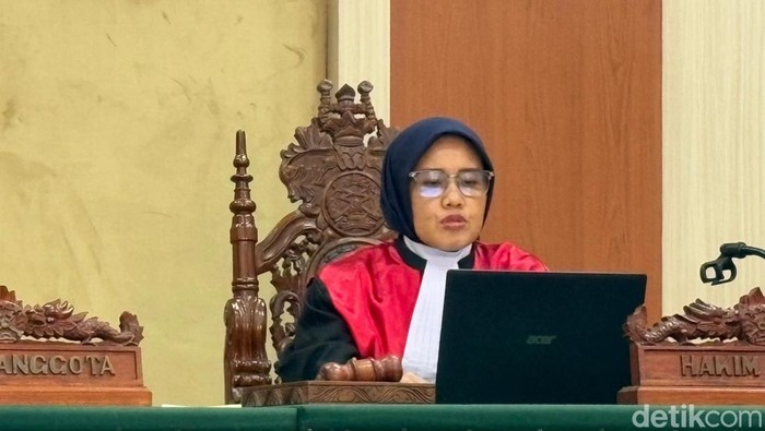 Hakim tunggal dalam perkara praperadilan tersangka kasus korupsi bibit nanas Pemprov Sulsel, Rio Erlangga. Elmayanti/detiksulsel