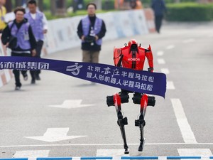Video: Dari Ngejar Babi, Robot Humanoid Kini Ikut Lari Maraton