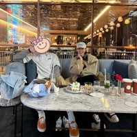 Son Ye Jin Viral Sering Tutupi Wajah Hyun Bin Pakai Stiker, Bikin Fans Ngakak