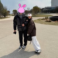 Penggemar akhirnya mulai mengumpulkan unggahan foto Son Ye Jin bersama Hyun Bin, yang ditutupi stiker lucu berbeda. Mulai dari love, kelinci, hingga harimau. Foto: dok. Instagram @yejinhand