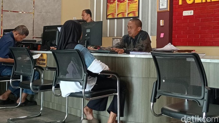 IRT di Palembang melaporkan suaminya ke polisi usai dianiaya pakai sajam