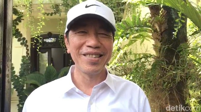 Presiden ke-7 RI Joko Widodo (Jokowi) ditemui di kediamannya di Sumber, Banjarsari, Solo, Senin (20/4/2026).