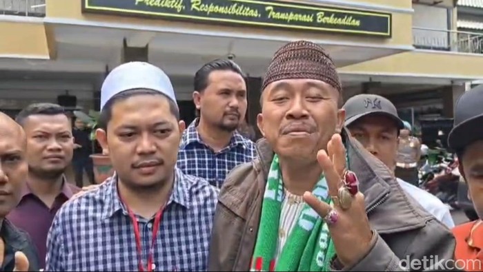 Kades Pakel, Kecamatan Gucialit, Kabupaten Lumajang, Sampurno memaafkan pelaku pembacokan dan pengeroyokan terhadap dirinya