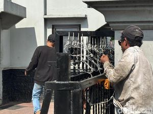 Kantor-Rumjab Gubenur Kaltim Dipasang Kawat Berduri Jelang Aksi 21 April