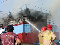 Sedang Diperbaiki, KM Gracias Terbakar di Pelabuhan Mayangan Probolinggo
