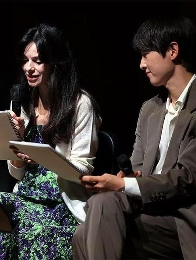 Foto: Cantiknya Istri Bule Song Joong Ki, Viral Jadi Narator Bareng Suami