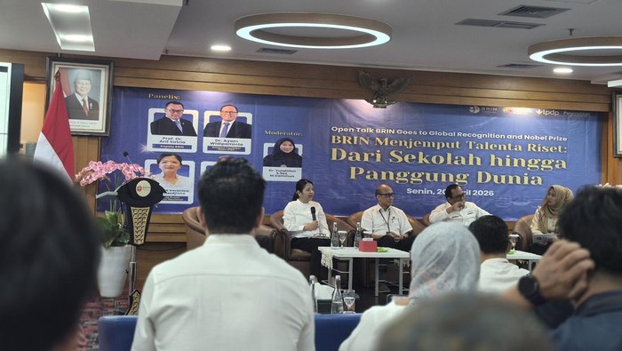 Kepala Pusat Prestasi Nasional Kementerian Pendidikan Dasar dan Menengah (Kapuspresnas Kemendikdasmen), Maria Veronica Irene (kiri).