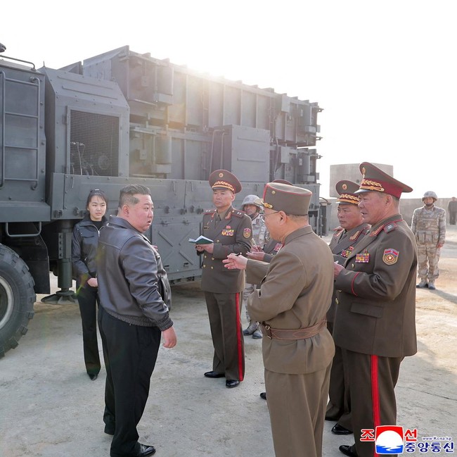 Kim Jong Un Awasi Uji Coba Rudal Balistik Taktis Korea Utara