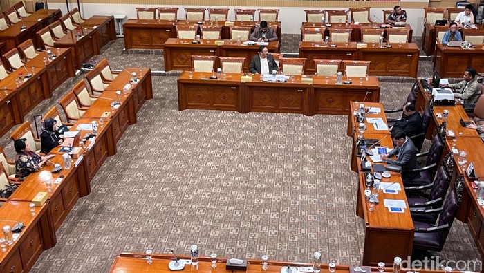 Komisi III DPR kembali menggodok RUU Perampasan Aset dengan mendengar masukan para ahli, Senin (20/4/2026).