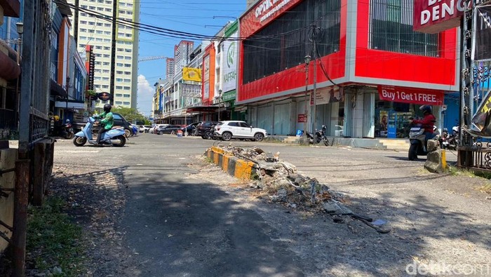 Kondisi portal parkir kawasan Pettarani Square setelah dibongkar Dishub Makassar.