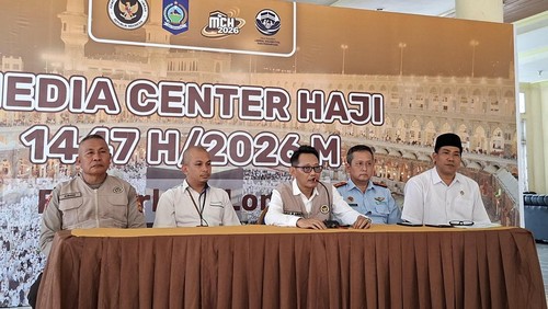 Konferensi pers di Asrama Haji Embarkasi Lombok, Senin sore (20/4/2026).  (Foto: Ahmad Viqi/detikBali)