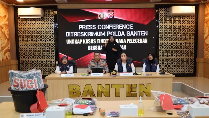 Konferensi Pers soal guru silat cabul di Polda Banten, Senin (20/4).(dok Polda Banten)