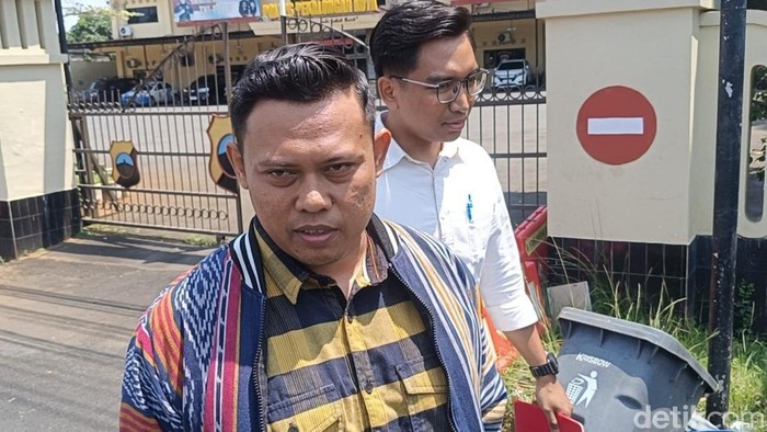 Wakil Ketua DPRD Kabupaten Pekalongan, M Asror alias Ruben Prabu Faza, ditemui di sela pemeriksaan KPK di Polres Pekalongan Kota, Senin (20/4/2026).