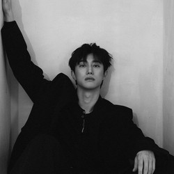 Kwak Dong Yeon Gabung THEBLACKLABEL