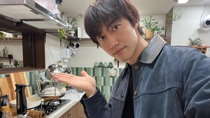 Deretan drakor terpopulernya termasuk Queen of Tears (2024), Big Mouth (2022), hingga Vincenzo (2021). (Foto: dok. Instagram @kwakdongyeon0)