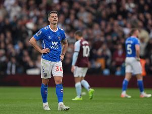 Sunderland Patah Hati di Villa Park, tapi Perlihatkan Karakter Kuat