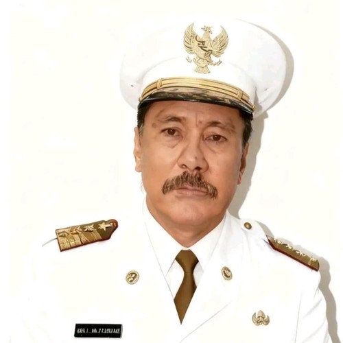 Lukas Mbandi Kaborang saat masih menjabat sebagai Bupati Sumba Timur periode 1994-1999. (Istimewa).