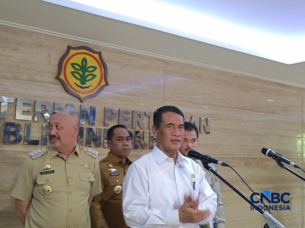 Menteri Pertanian (Mentan) Amran Sulaiman saat konferensi pers di Auditorium Kementan, Jakarta, Senin (20/4/2026). (CNBC Indonesia/Martyasari Rizky)