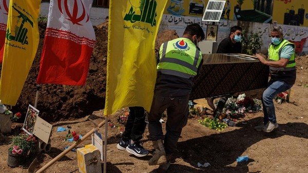 Momen Haru Evakuasi Jenazah Korban Konflik di Lebanon Selatan