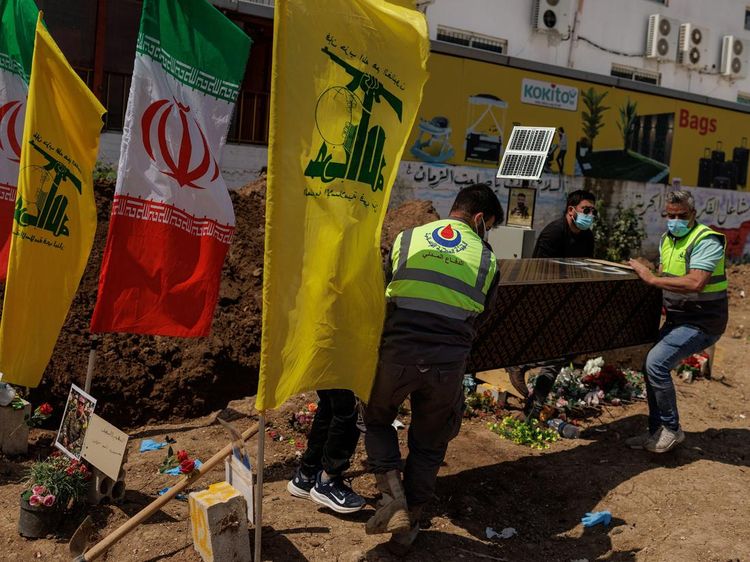 Momen Haru Evakuasi Jenazah Korban Konflik di Lebanon Selatan