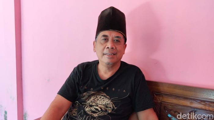 Muhammad Abdul Bar (57) atau biasa disapa Wodeol yang merupakan pembuat desain logo memiliki klien 50 perusahaan di Amerika dan Australia.