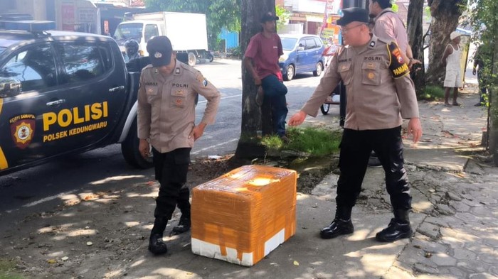 Paket misterius di Tulungagung