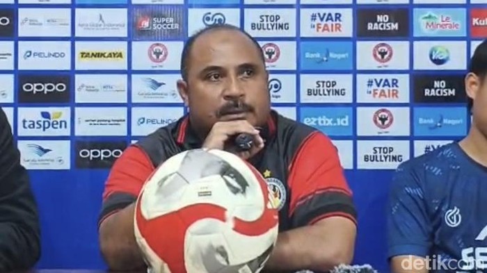 Pelatih kepala Semen Padang FC, Imran Nahumarury (jeka Kampai/detikSumut)