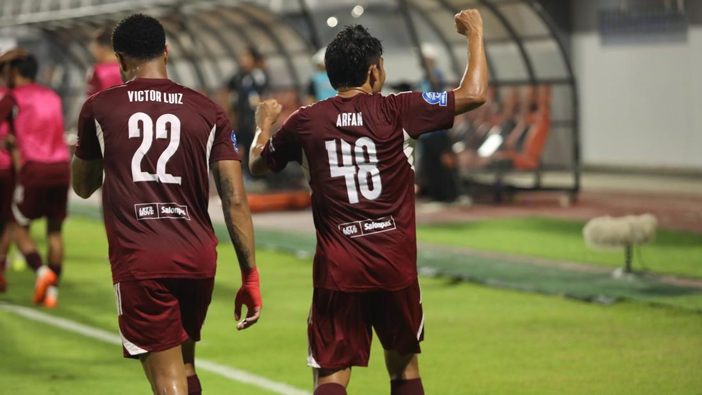 Persib Bandung Tetap Raja Klasemen Liga Super, Zona Degradasi Memanas!