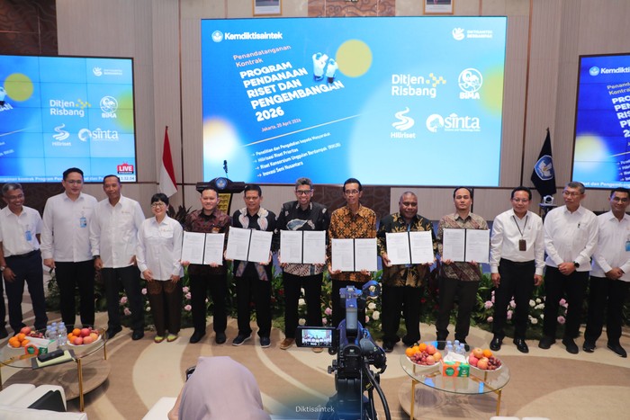 Penandatanganan kontrak Program Pendanaan Riset dan Pengembangan Tahun 2026 di Graha Diktisaintek, Senayan, Jakarta Pusat, Selasa (20/4/2026).