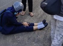 Pemotor Wanita Terjatuh gegara Bekas Galian Aspal Jalan Pettarani Makassar